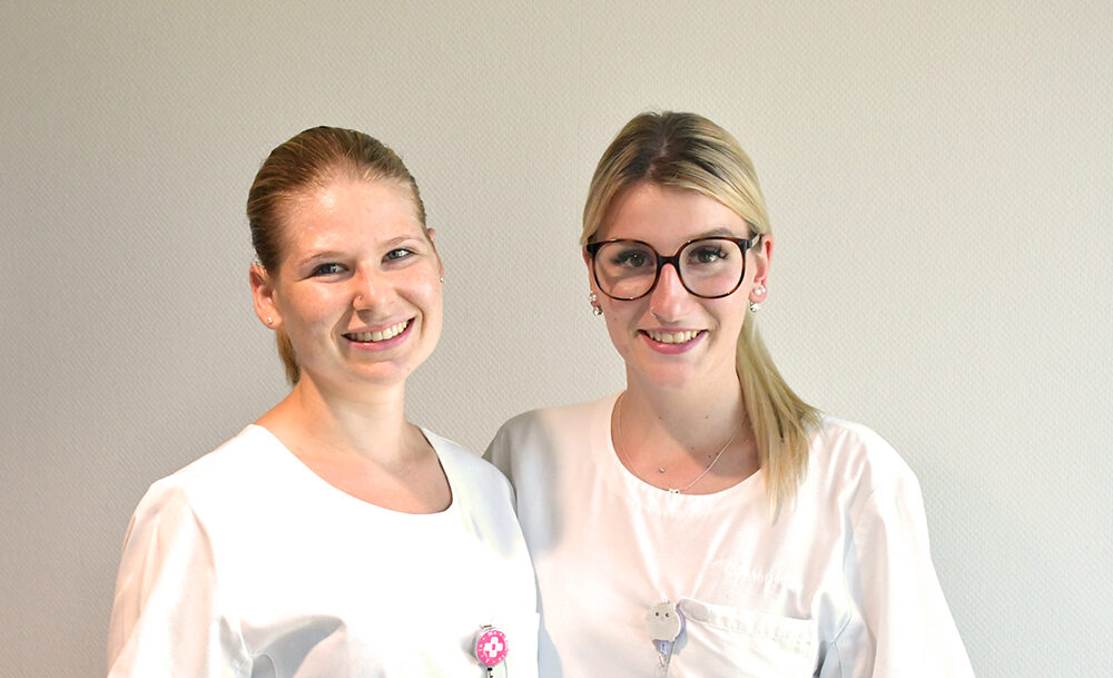 Chantal Meili und Moira Heierli schlossen ihr Studium Pflege HF mit Note 6 ab.